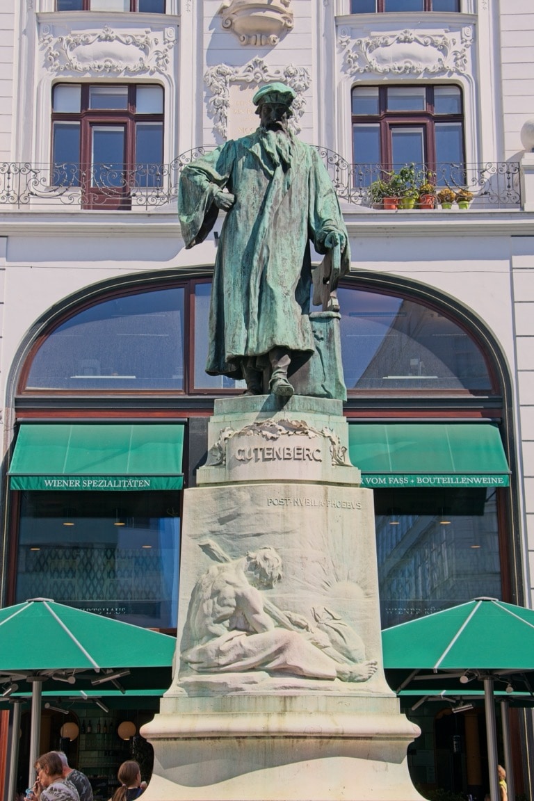 Johannes Gutenberg Monument