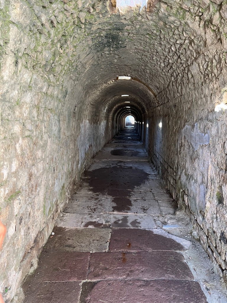 Tunnel